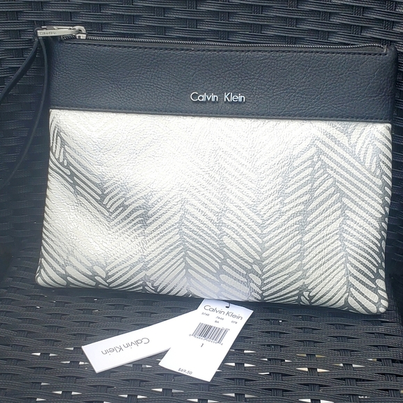 Calvin Klein Oversized Wristlet - Picture 1 of 4